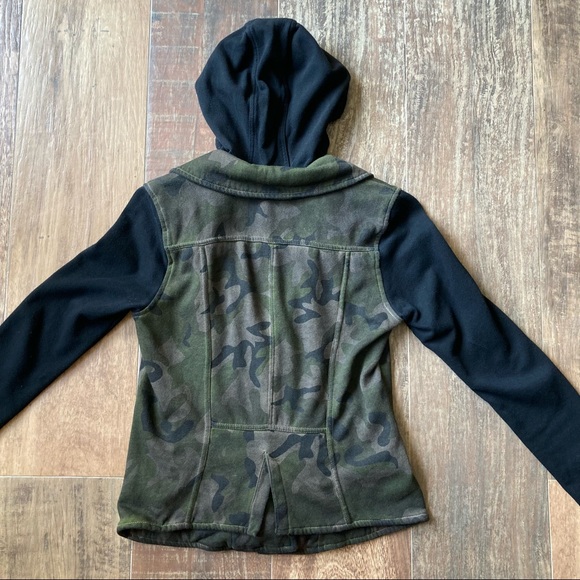 Hurley camo stretch jacket - Picture 2 of 7